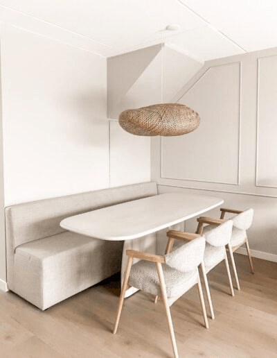 Ovale eettafel met bankzitting
