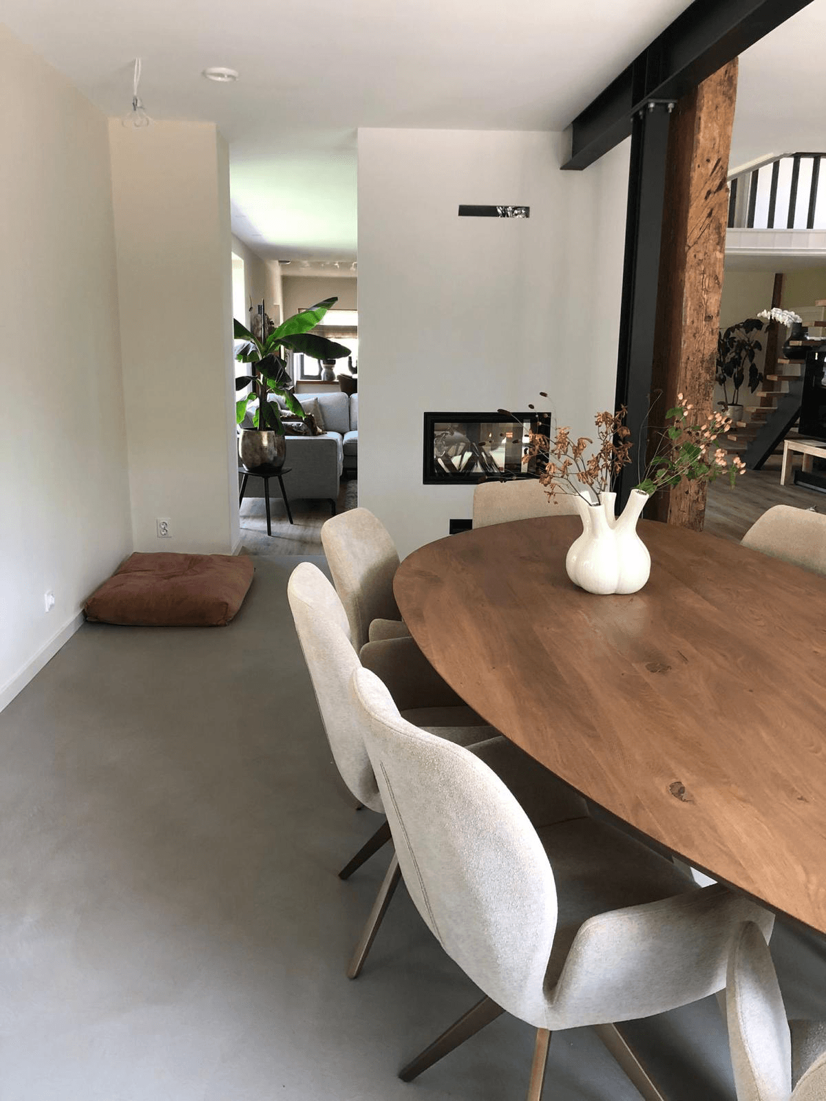 Eikenhouten tafel detail