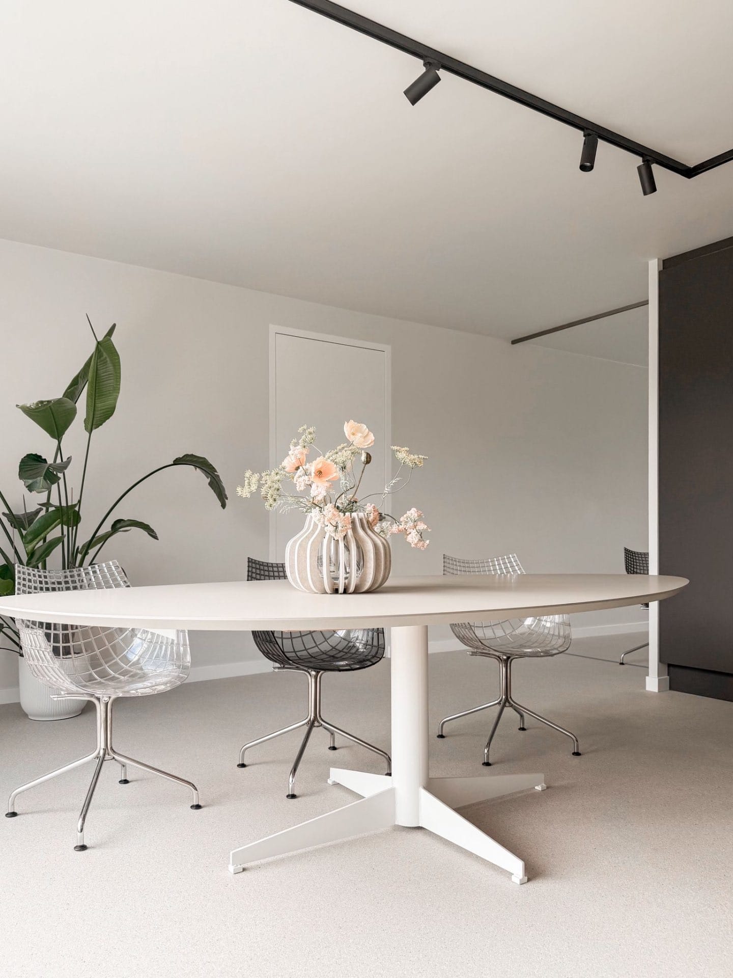 Kiezelvorm tafel Fenix beige