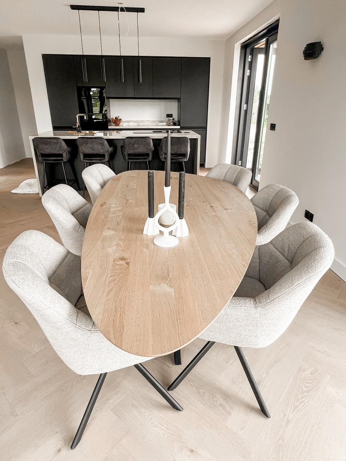 Kiezelvormige Eiken Eettafels op Maat | Studio Lopped | Studio Lopped ...