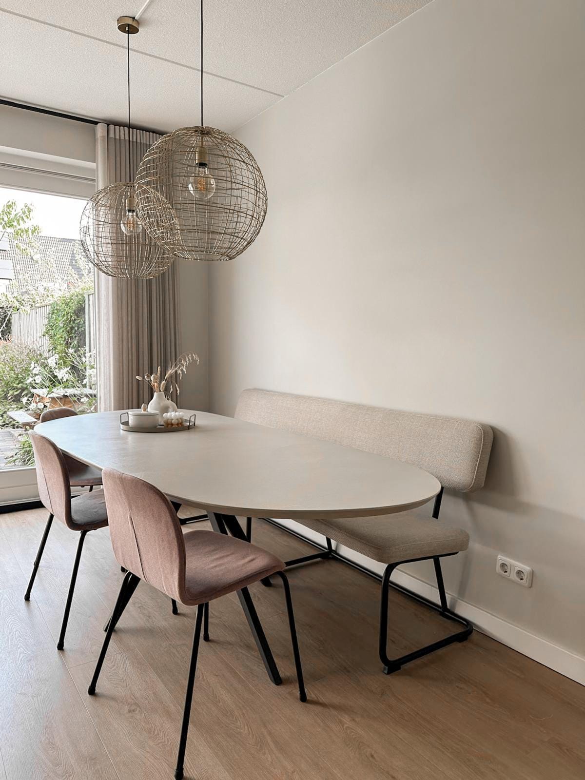 Betonlook tafel Rune - Organisch afbeelding 2
