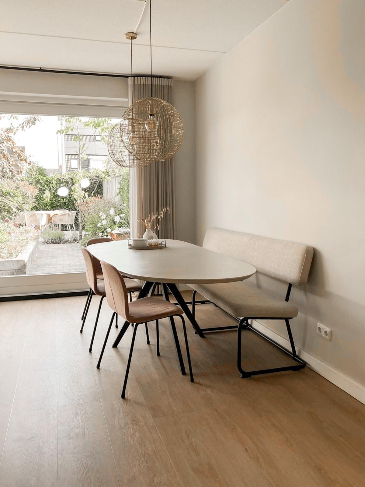 Betonlook tafel Rune - Organisch afbeelding 4