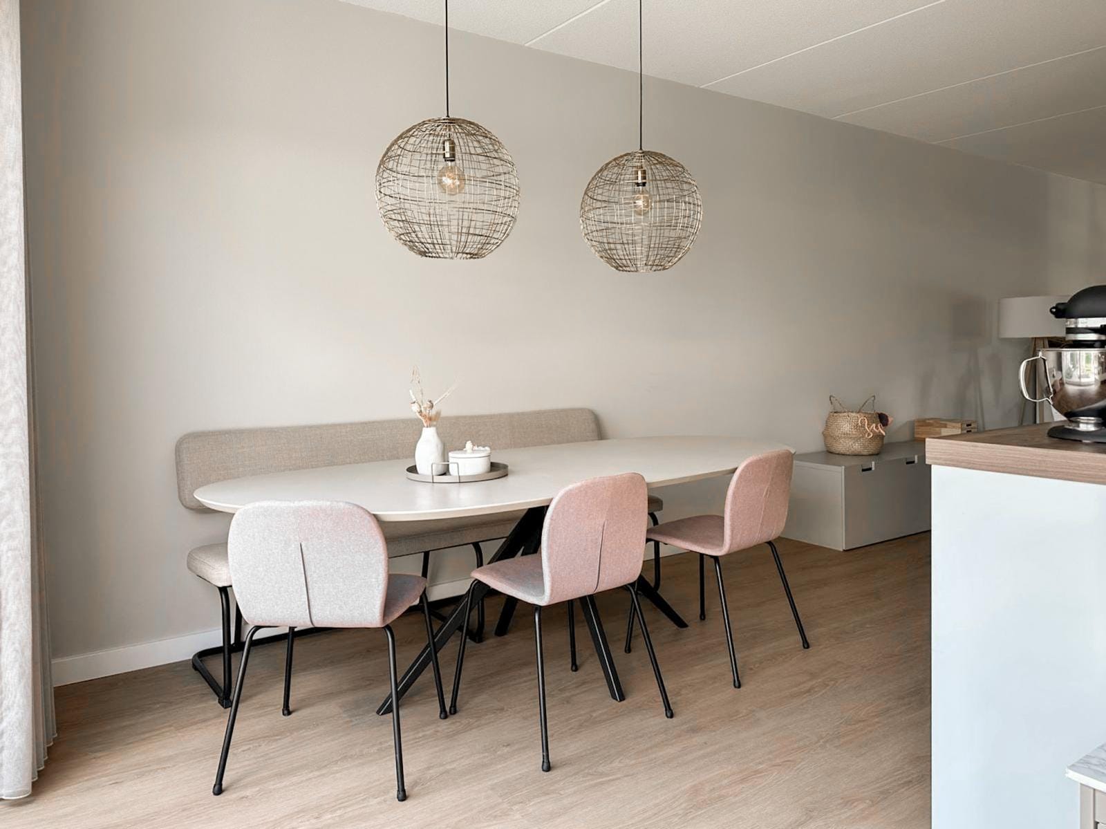 Betonlook tafel Rune - Organisch afbeelding 5