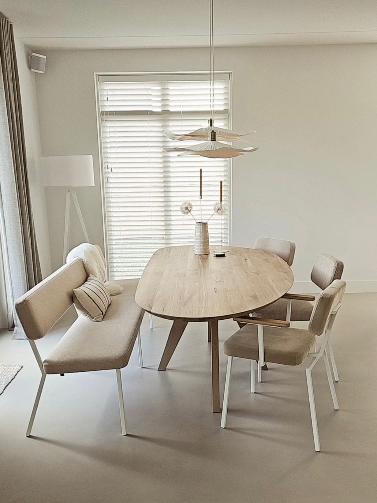 Organische eettafel op maat van massief eikenhout | Studio Lopped ...