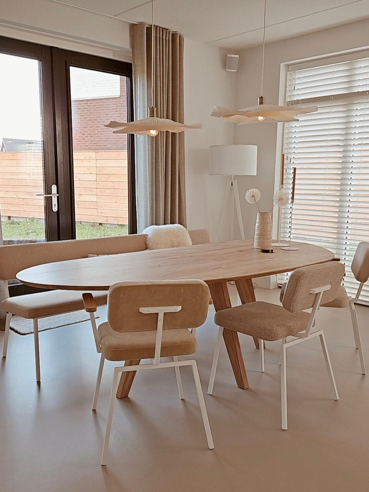 Organische eettafel op maat van massief eikenhout | Studio Lopped ...