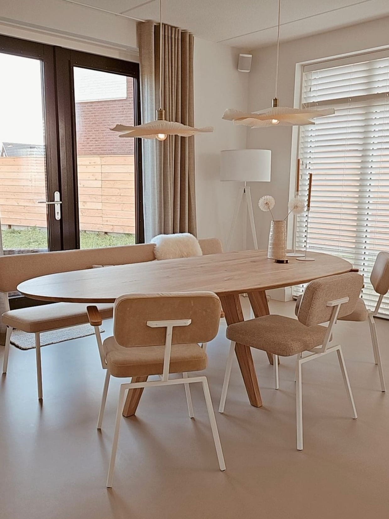 Organische eettafel Ylva afbeelding 3
